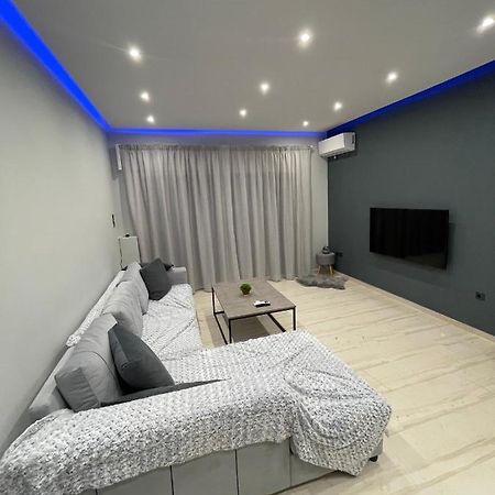 Luxury 3 Bedroom Apartment In Kiato Center Exteriér fotografie